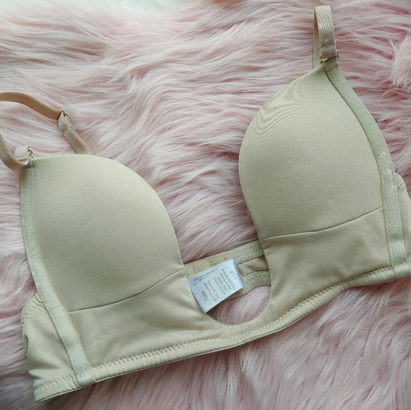 SOLD - 3/$20 Deep plunge u bra - Picture 2 of 3